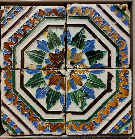 <b>Sec��o de Painel de Az[...]</b>